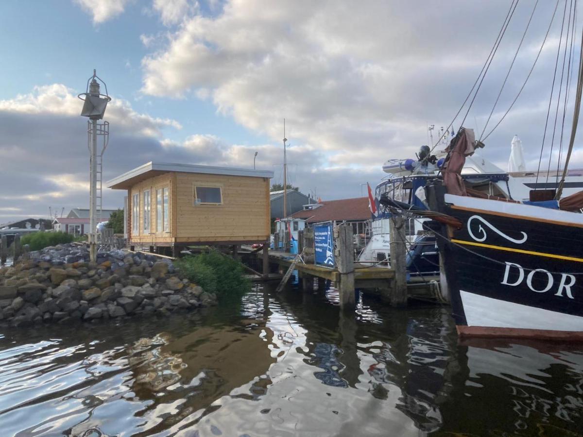 Waterhuisjes Op De Pier Van Lauwersmeerplezier! ラウエルウオーフ エクステリア 写真